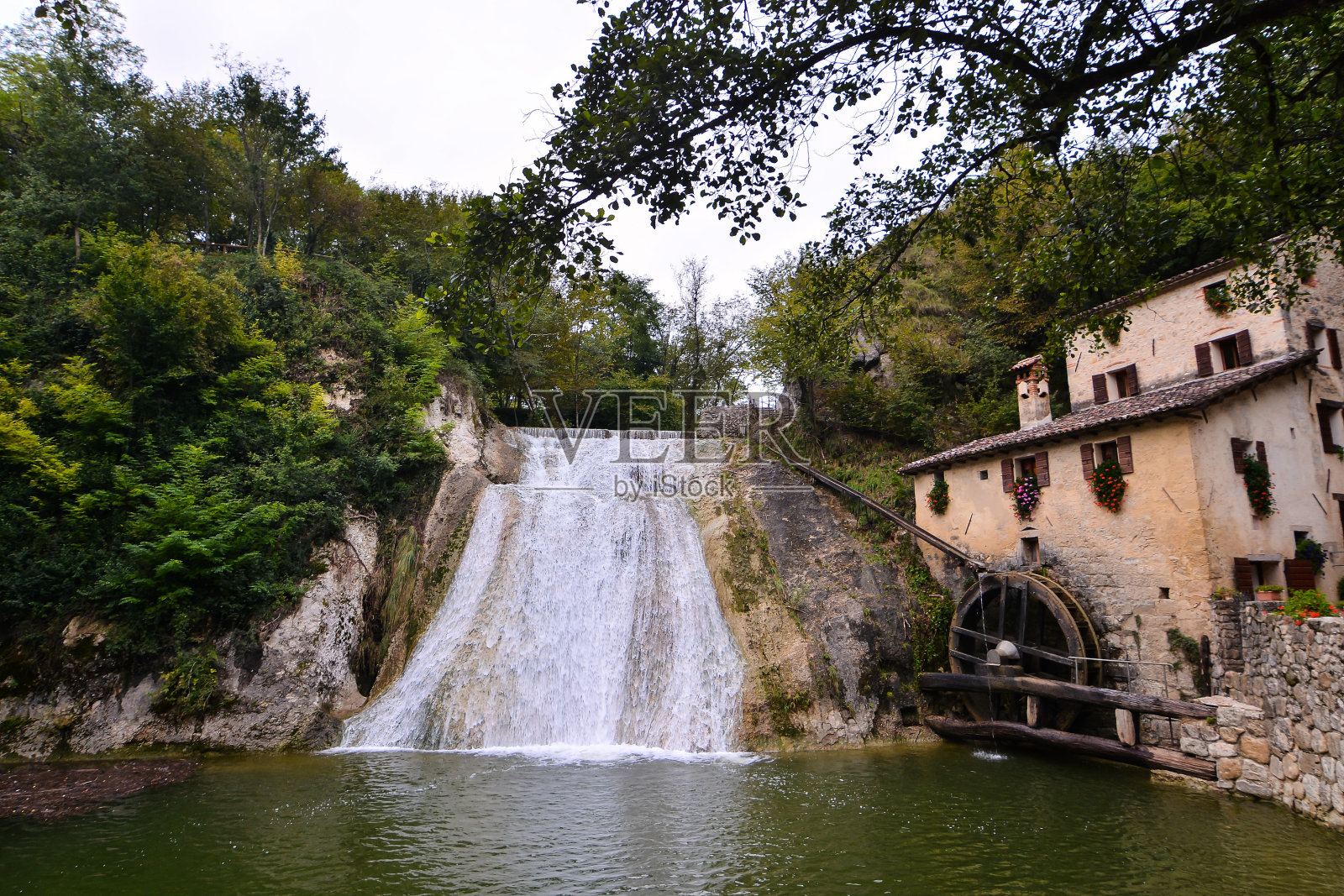 水花瀑布照片摄影图片