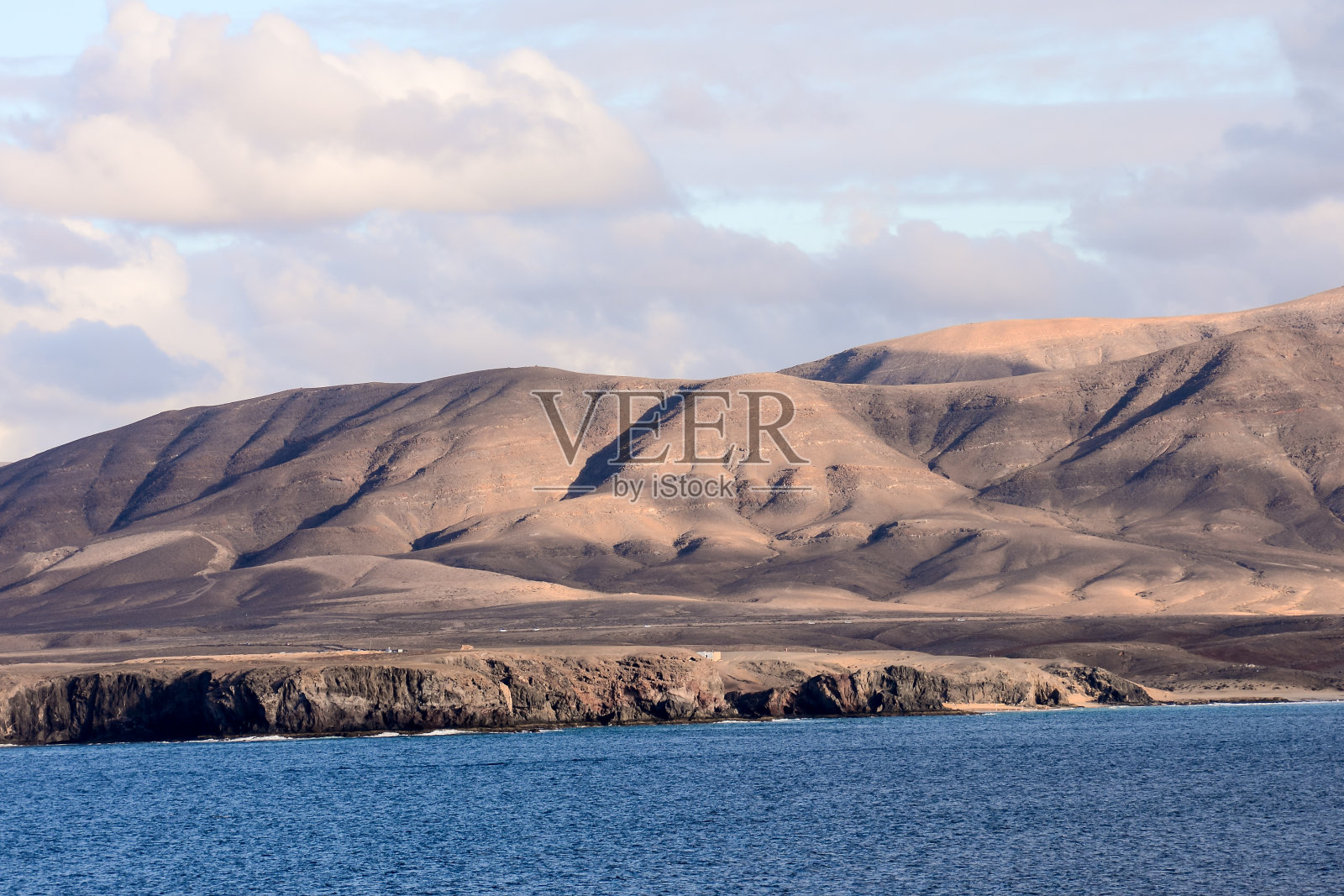 日落时的彩云照片摄影图片