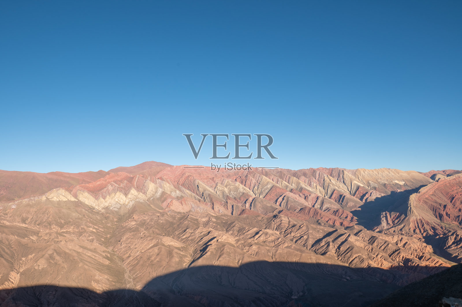 Serranía de Hornocal，位于阿根廷胡胡伊省乌玛瓦卡省的十四色山。照片摄影图片