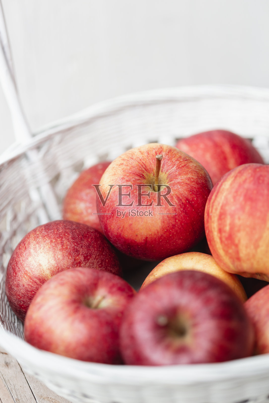 篮子里的红苹果照片摄影图片