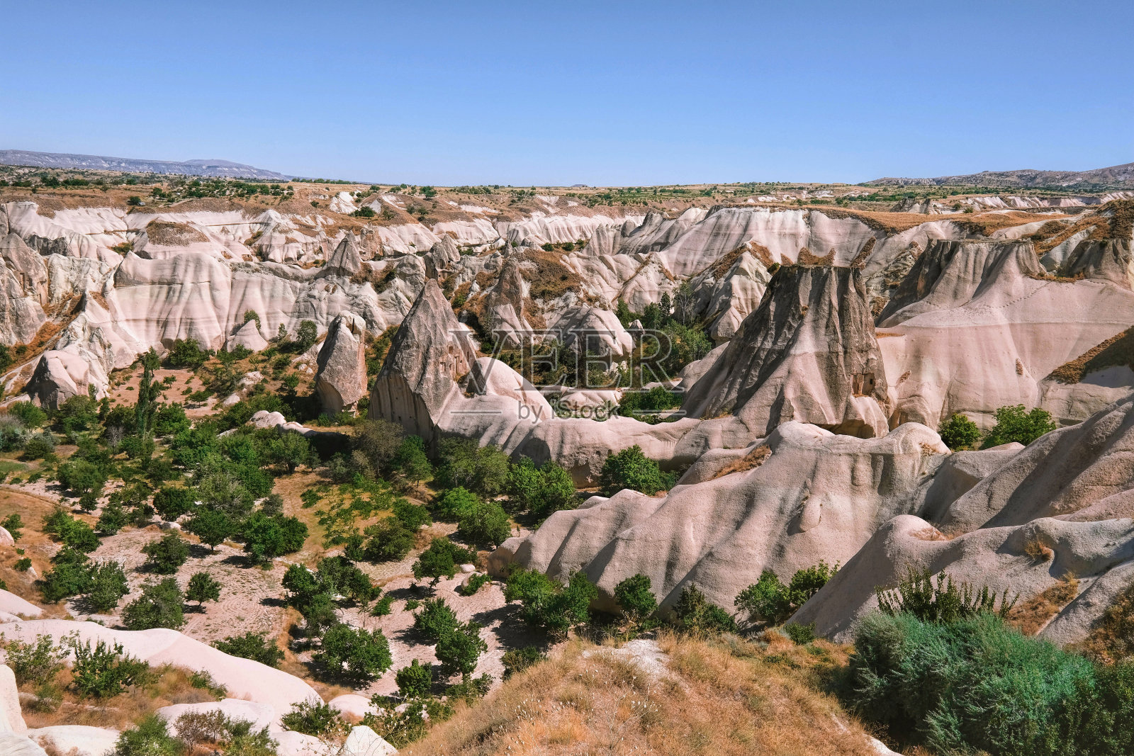 土耳其卡帕多西亚- 2020年5月24日:戈雷姆附近的鸽子谷和乌奇萨尔，联合国教科文组织世界遗产照片摄影图片