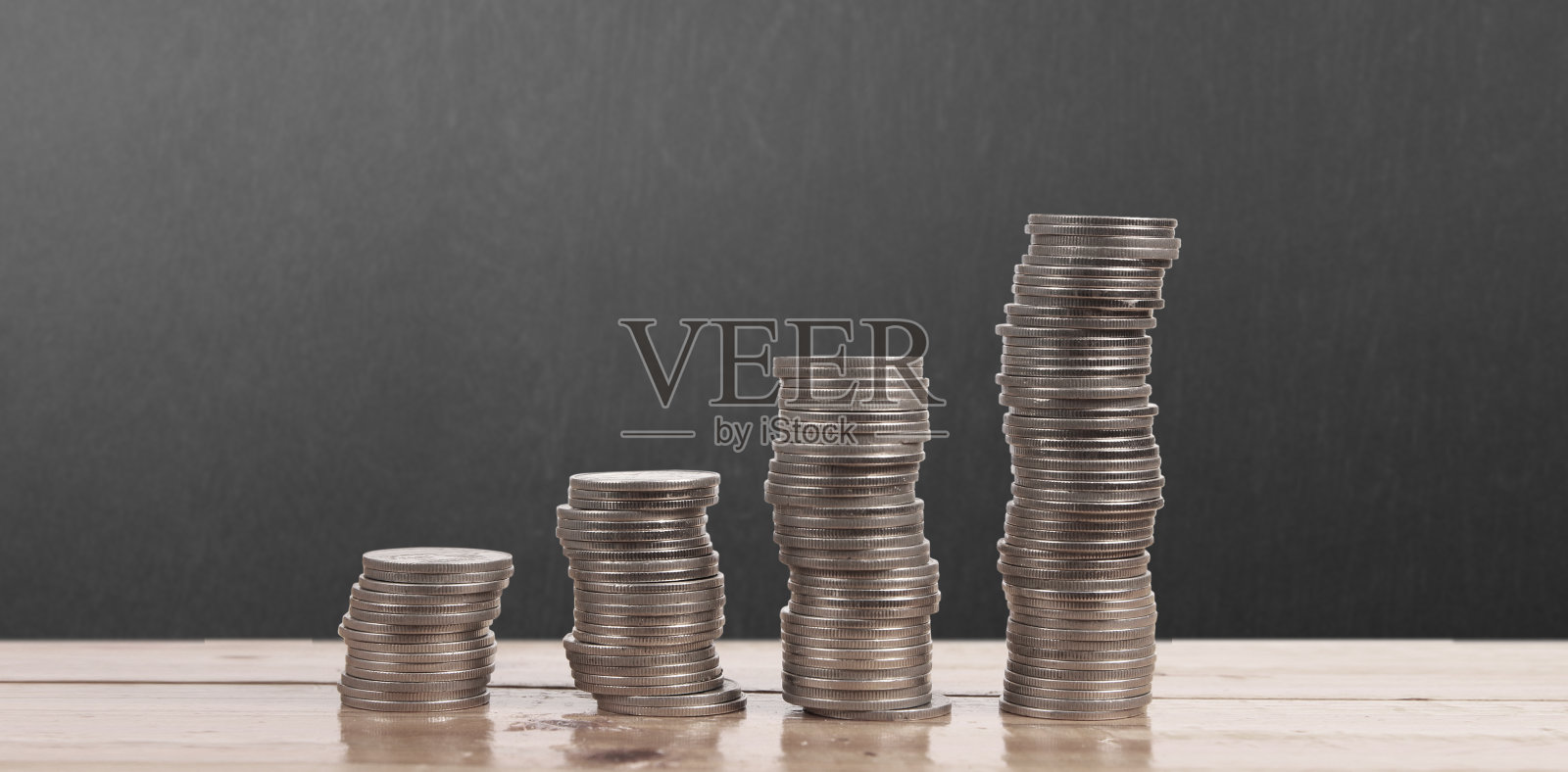 叠币带交易图，金融投资照片摄影图片