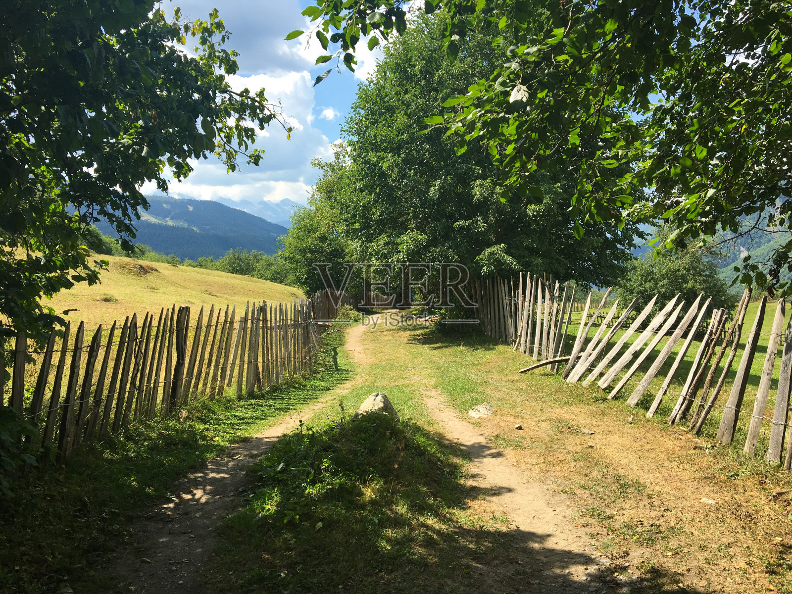 在梅斯蒂亚徒步旅行照片摄影图片