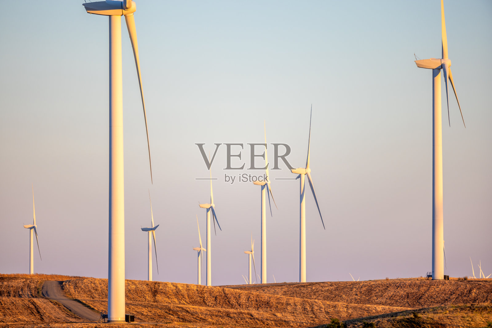 索拉诺县的风力涡轮机照片摄影图片