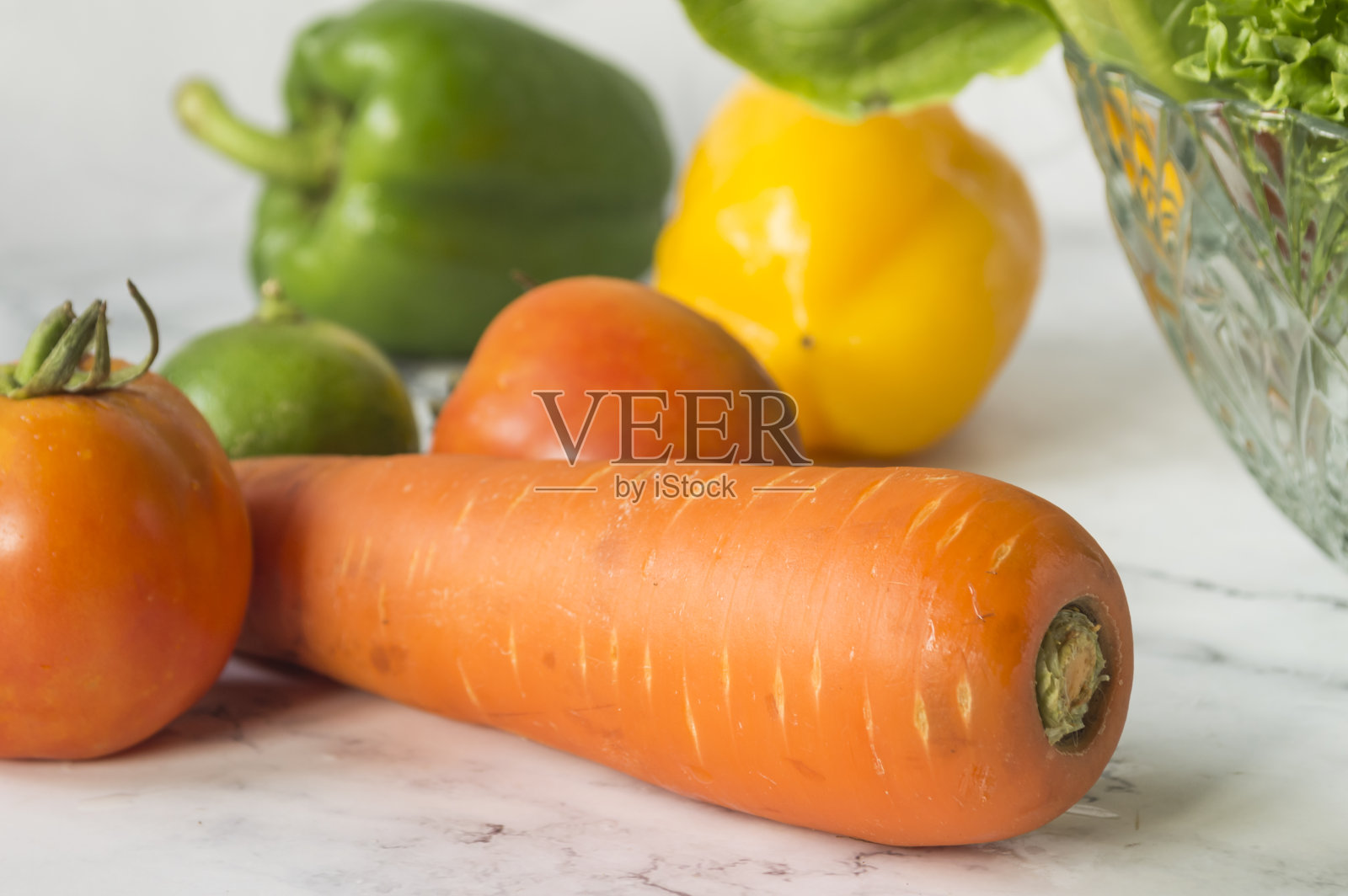 胡萝卜，橙子和西红柿配甜椒照片摄影图片