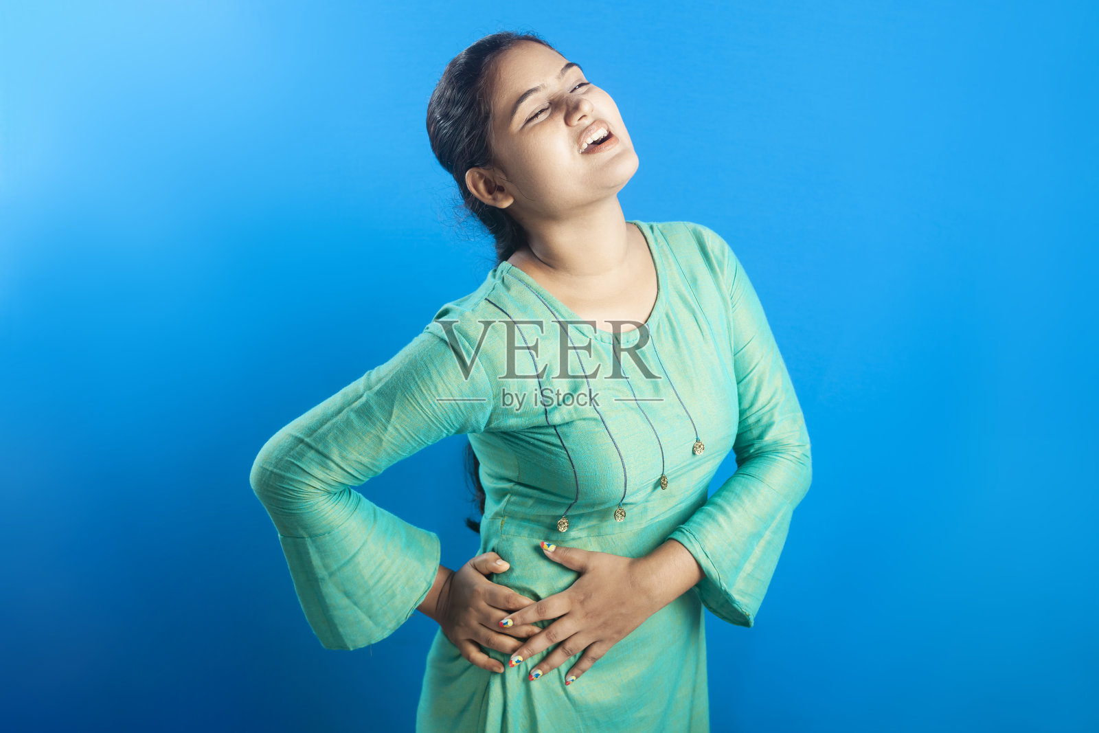 一位印度妇女腰痛的画像照片摄影图片