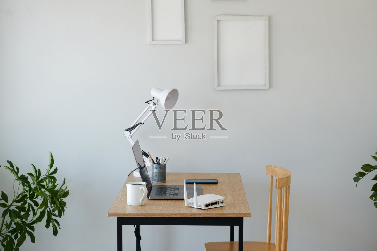 商务人士的小桌子照片摄影图片