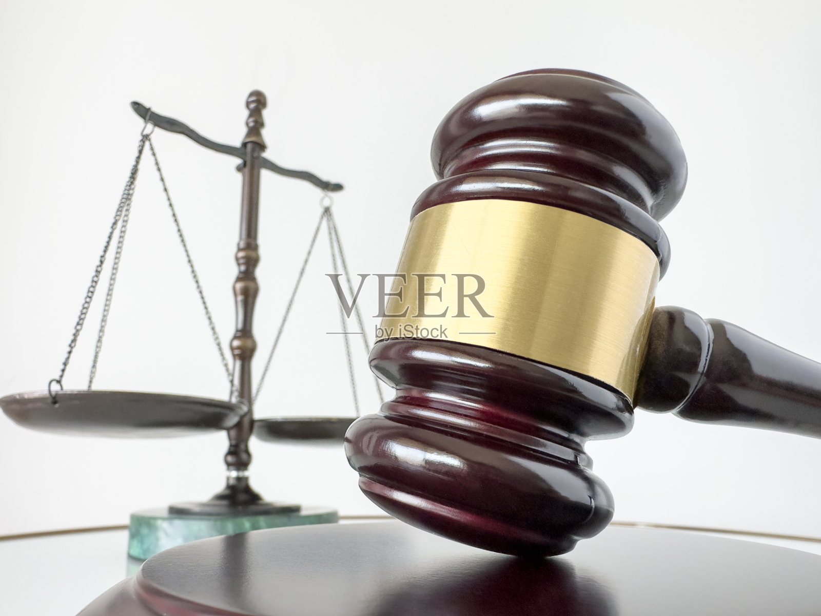 木槌和正义天平照片摄影图片