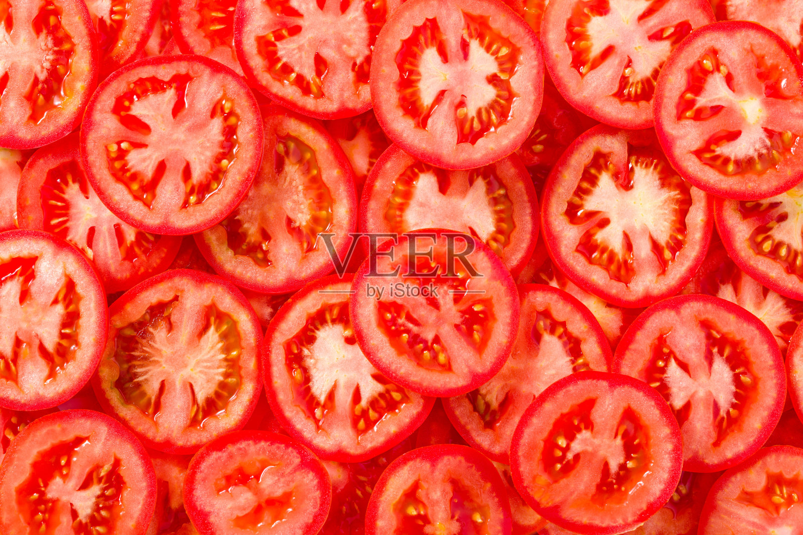 番茄片排列成行，红色番茄组成满框照片摄影图片