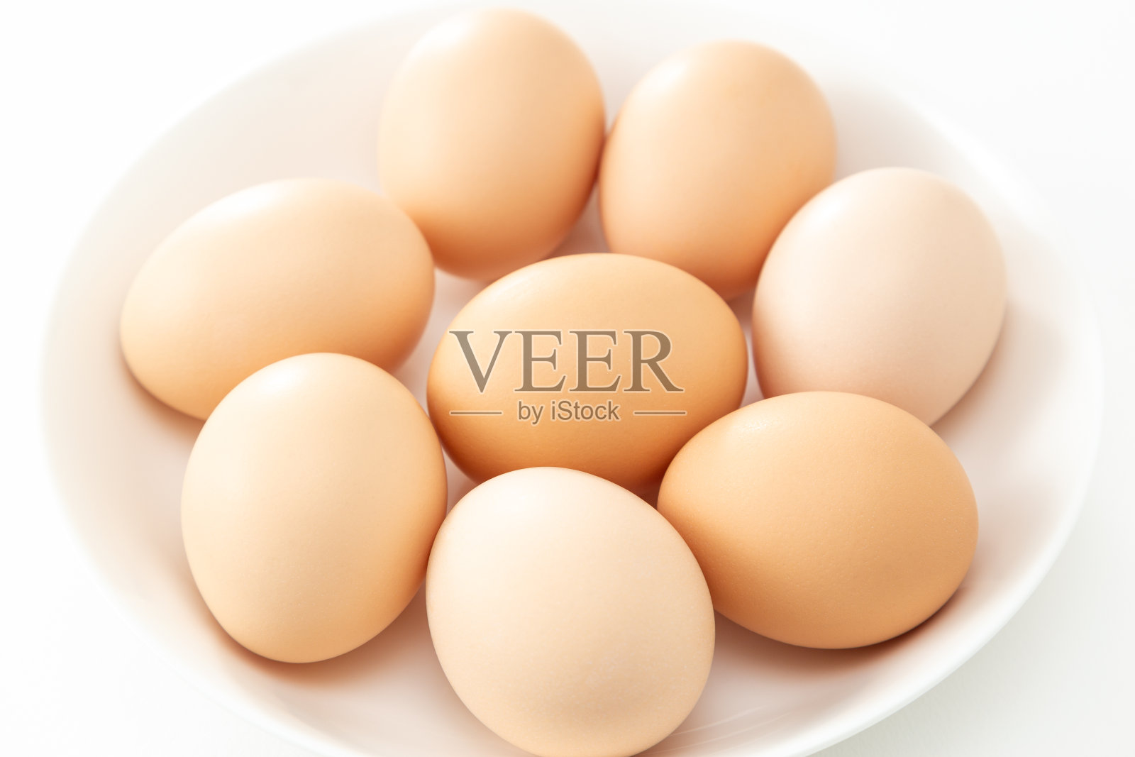 盘子里的鸡蛋。照片摄影图片