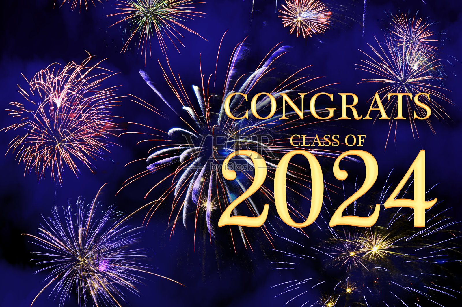 用美丽的焰火祝贺2024届的学生照片摄影图片