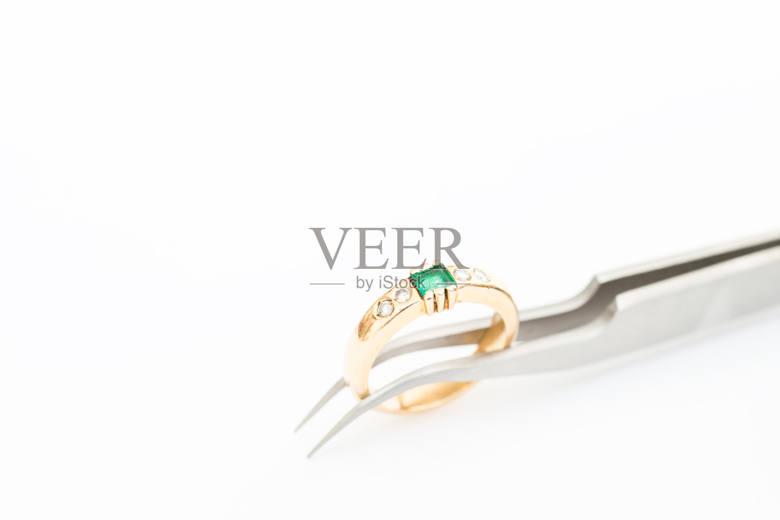 一个闪闪发光的展示:熟练手工制作的珠宝和配件照片摄影图片