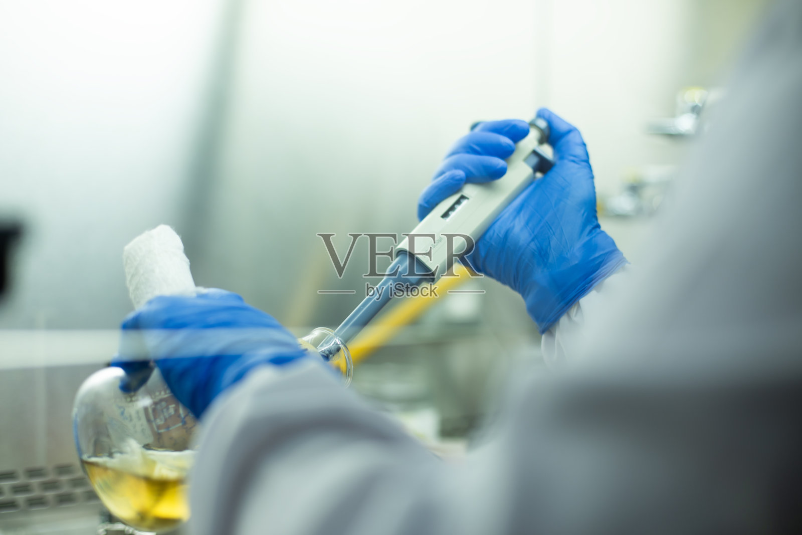 细胞培养和微生物实验室照片摄影图片