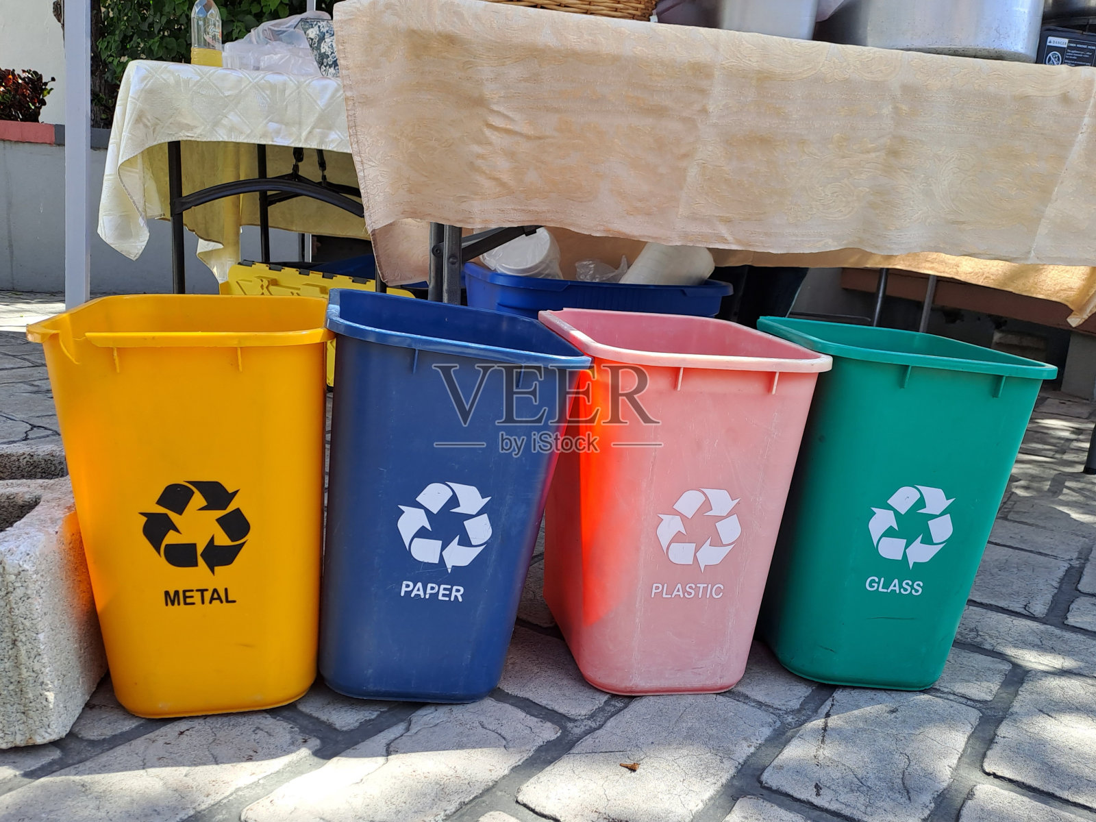 垃圾箱照片摄影图片