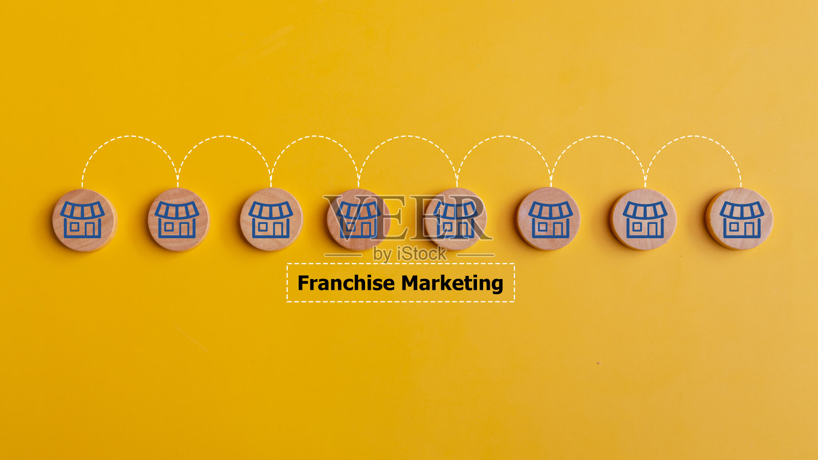 服务店铺经营规划策略。门店网络扩展结构。带有商店标志的木块。为商业设计。特许经营营销体系的概念。照片摄影图片