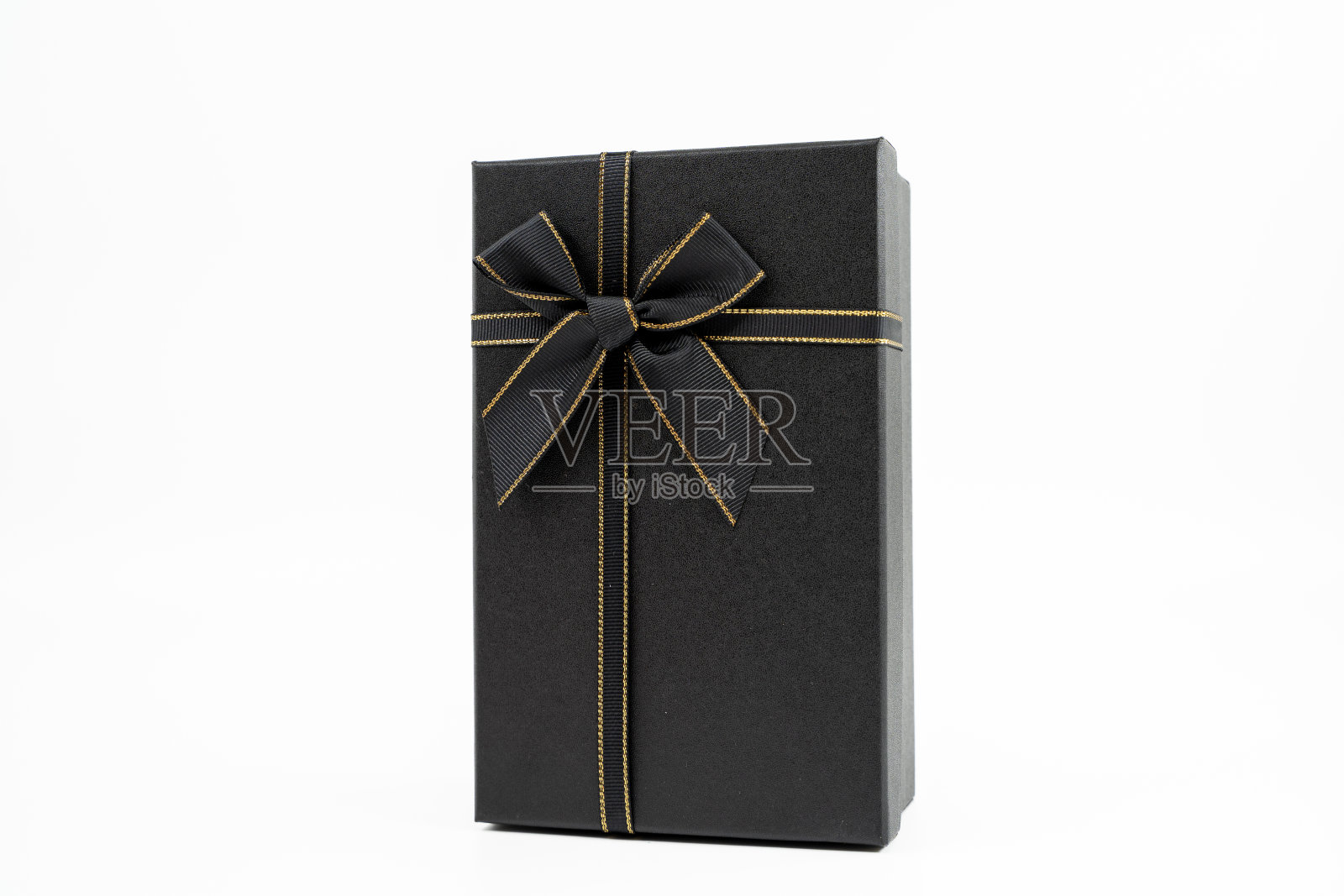 黑色礼品包装孤立在白色背景照片摄影图片