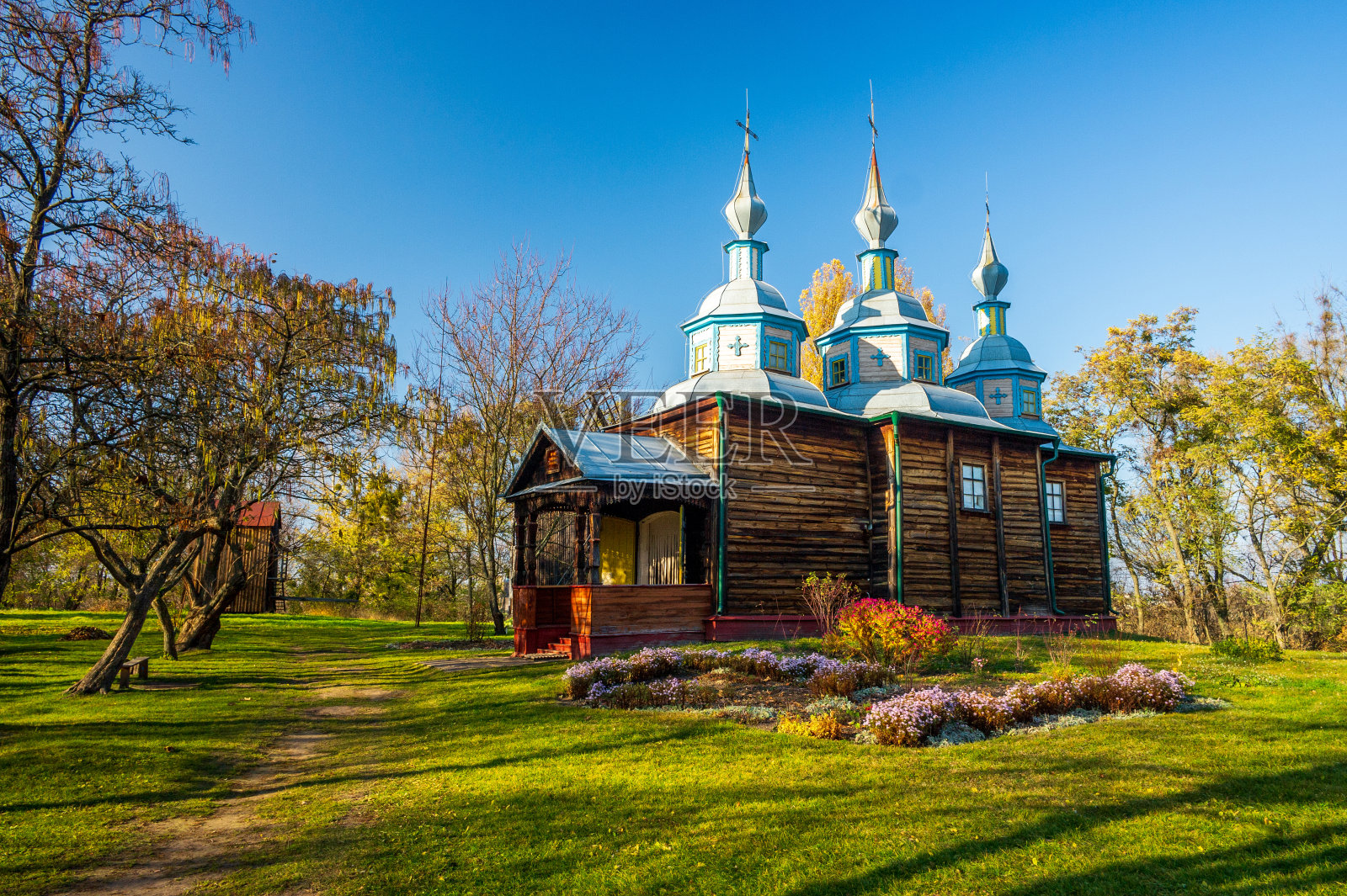乌克兰佩列亚斯拉夫历史木制三一教堂照片摄影图片