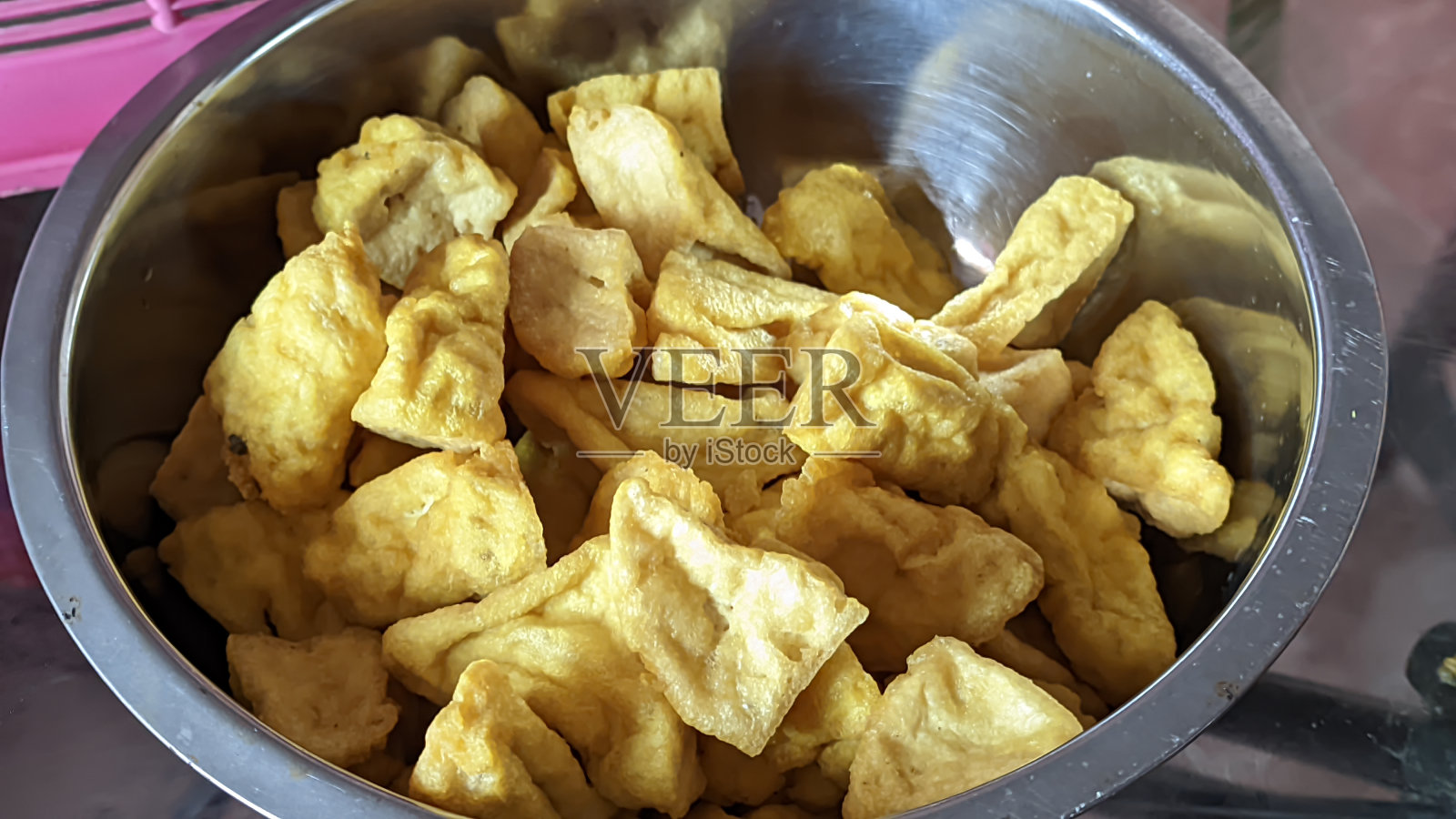 一碗美味的炒黄豆腐照片摄影图片