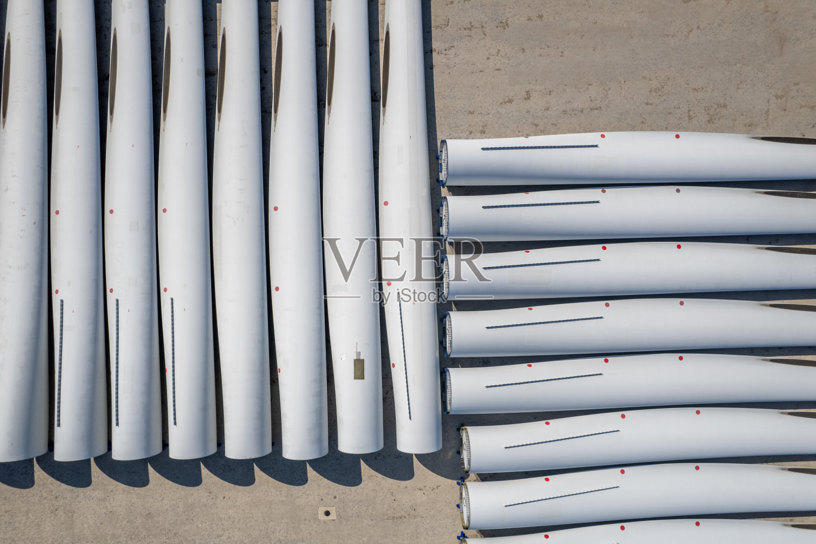 工厂里的风力涡轮机叶片特写照片摄影图片