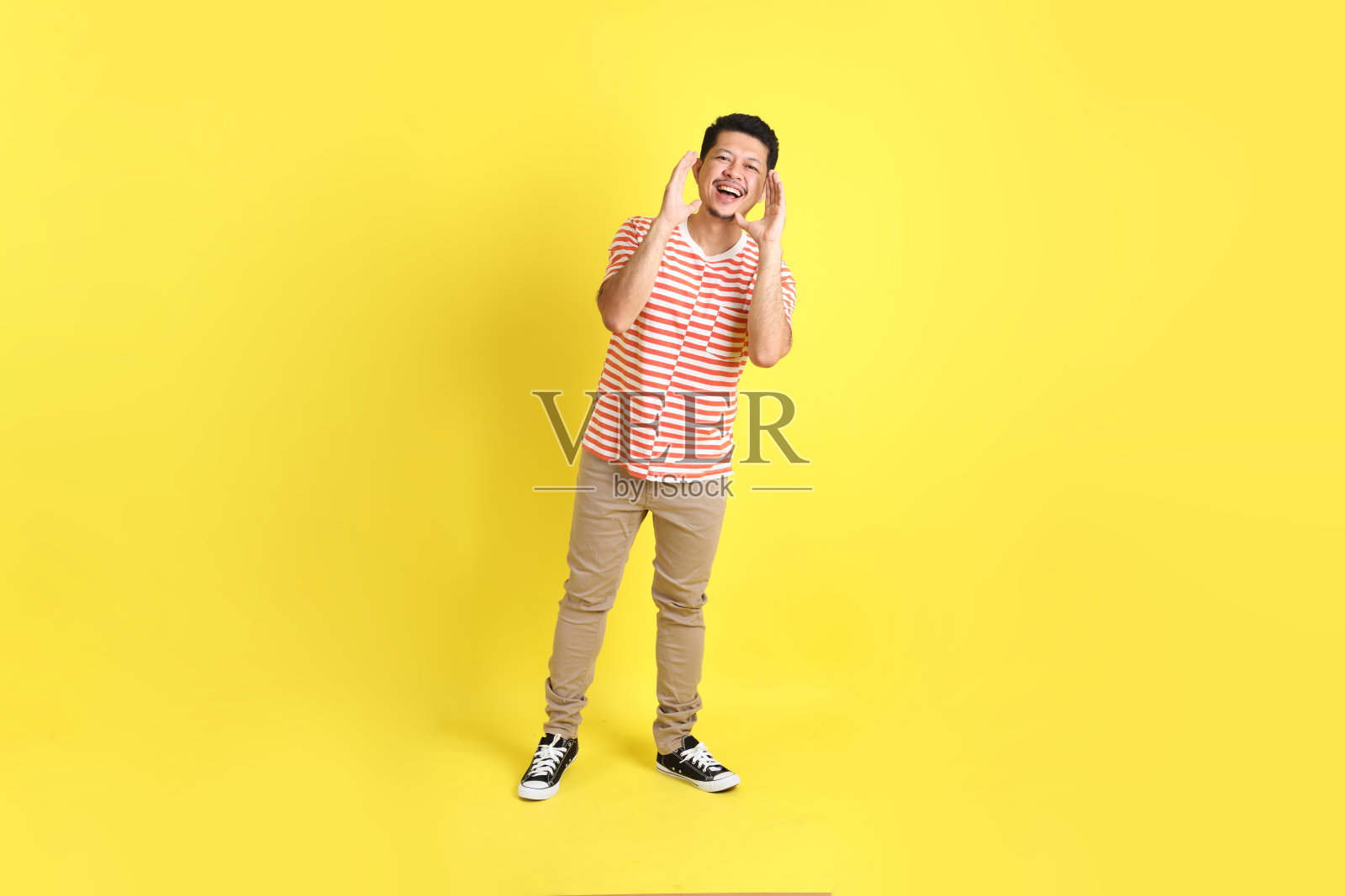 随意的亚洲男人照片摄影图片