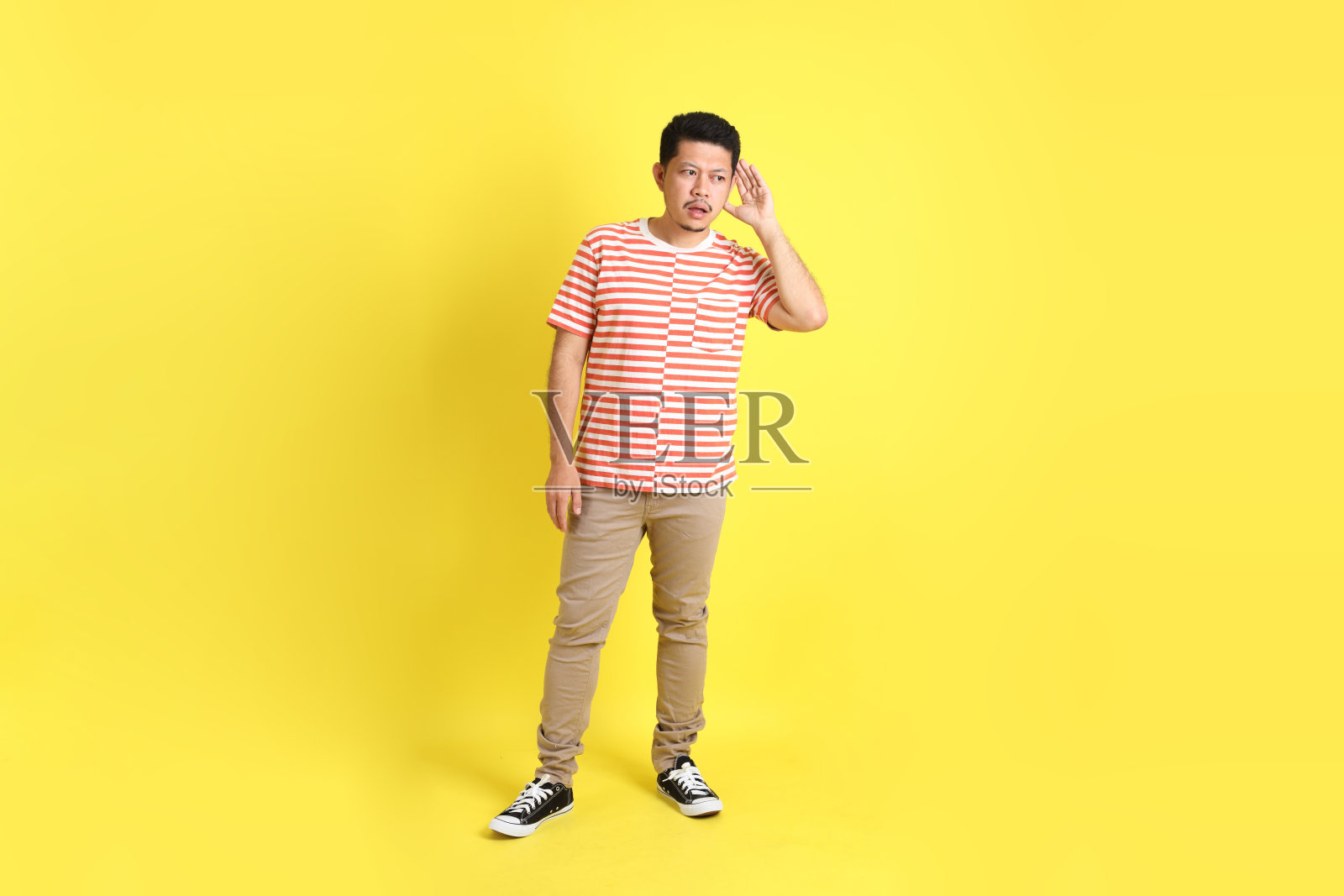 随意的亚洲男人照片摄影图片