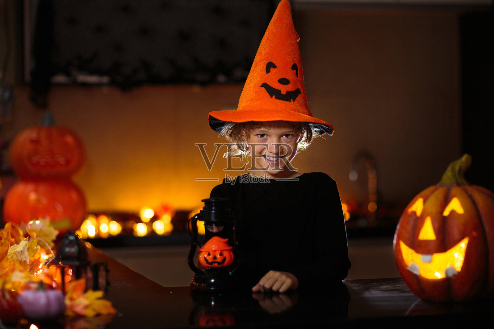 家庭装饰。万圣节工艺品。照片摄影图片