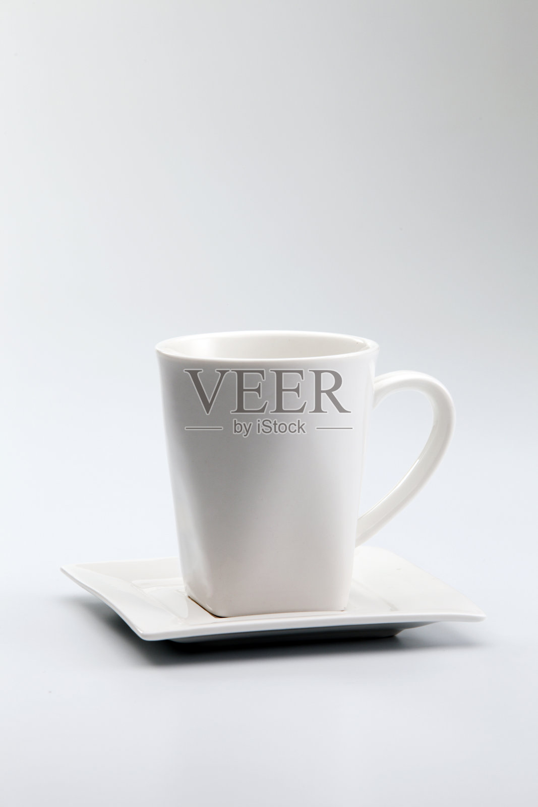 白色背景下的咖啡杯照片摄影图片