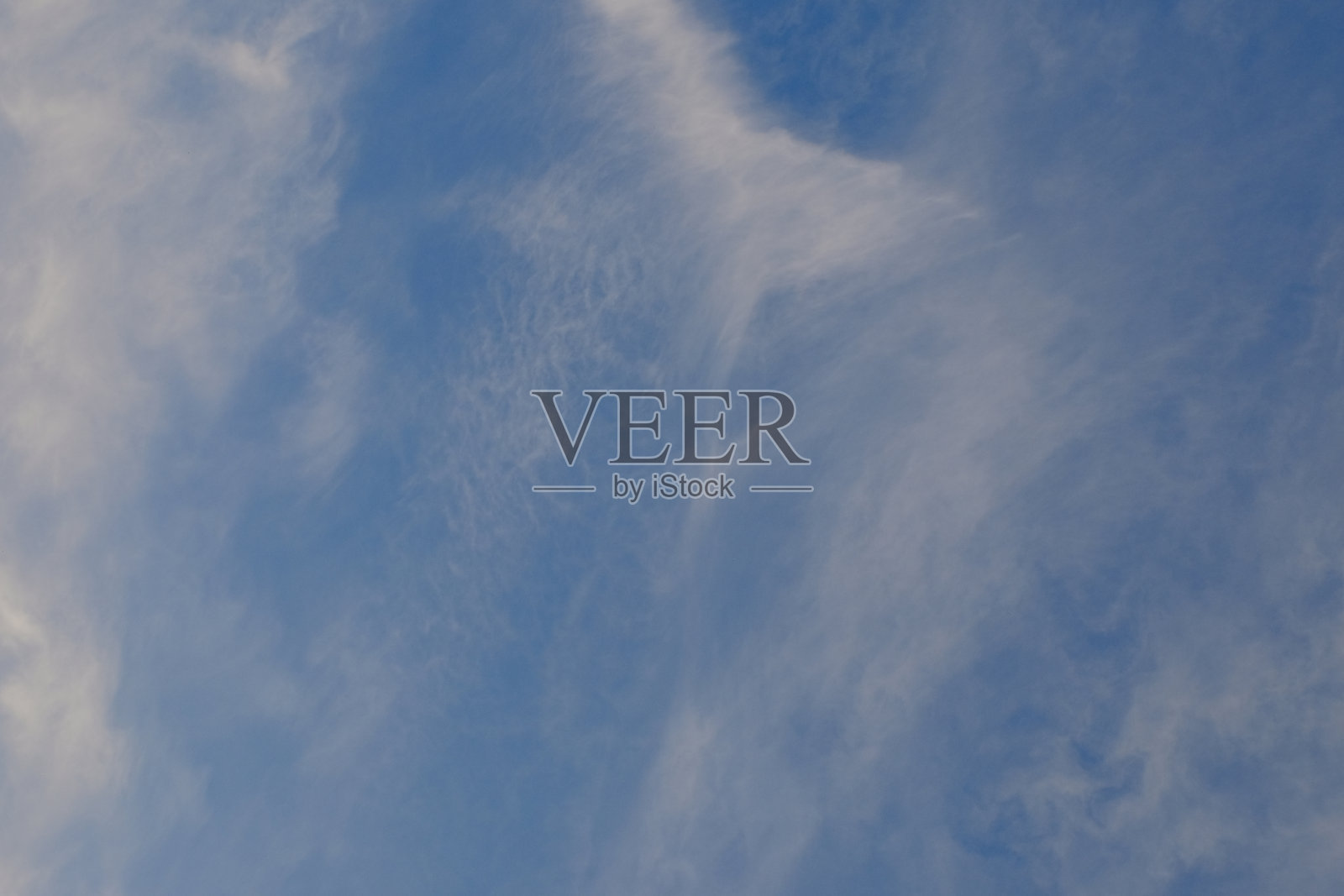 蓝天白云。有选择性的重点。焦距不清。本空间照片摄影图片