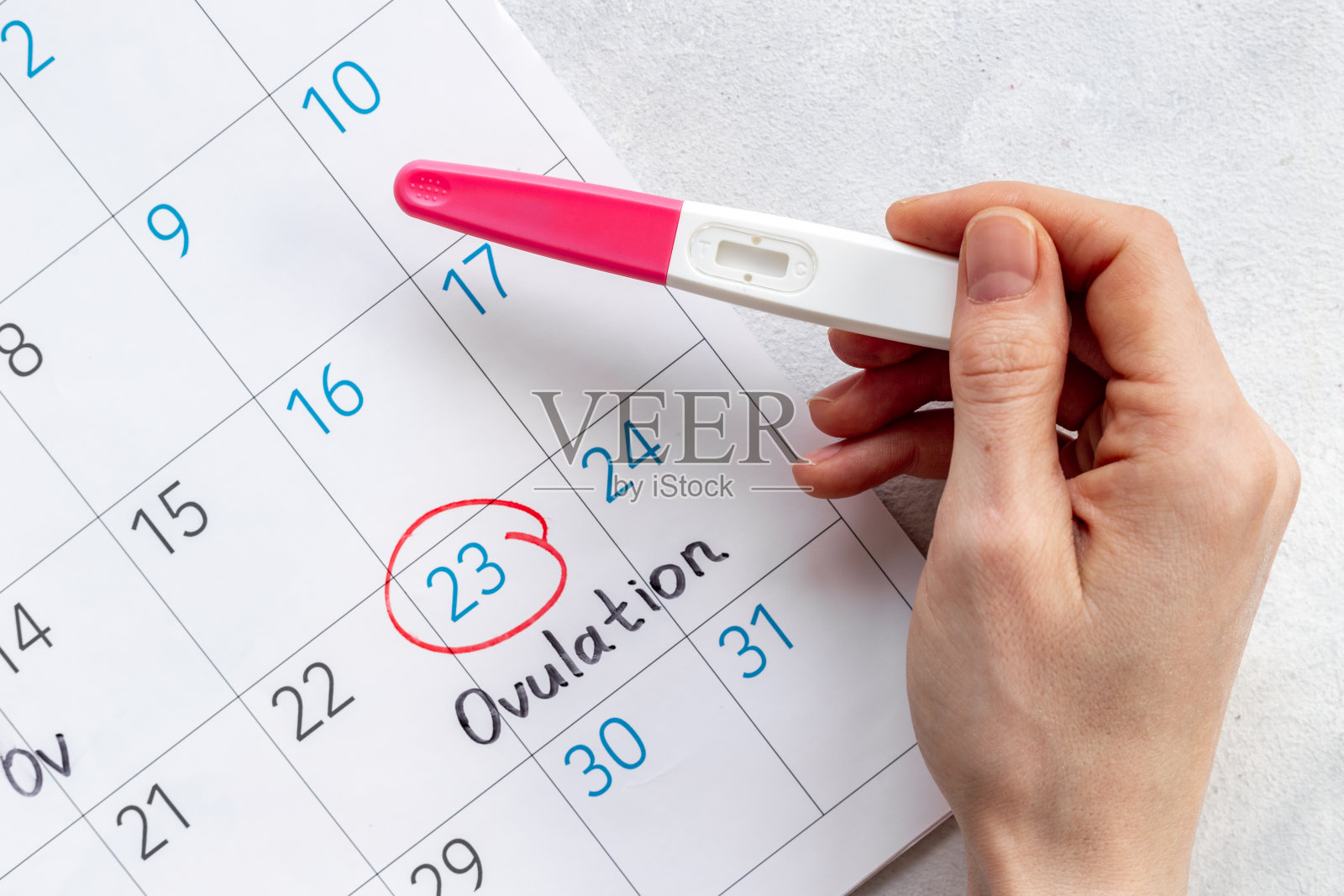 为计划怀孕而在日历上标明的排卵日照片摄影图片