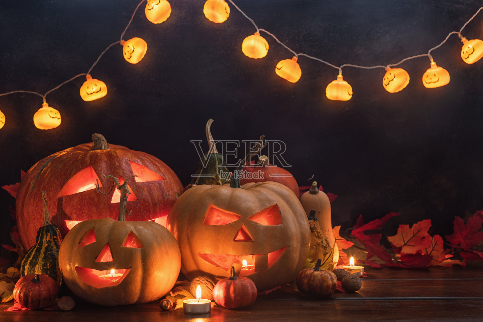 旧木背景上的杰克灯笼照片摄影图片