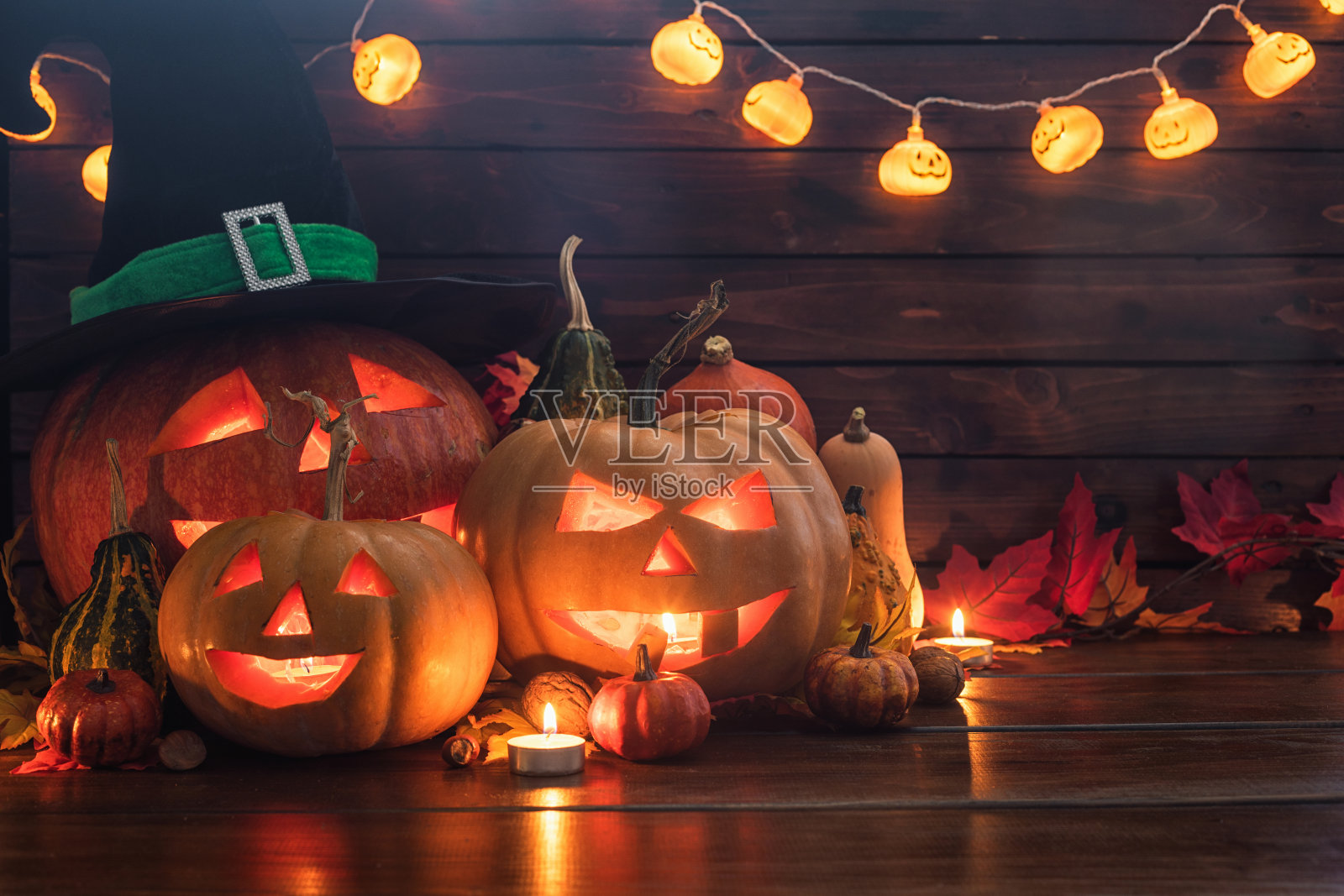 旧木背景上的杰克灯笼照片摄影图片