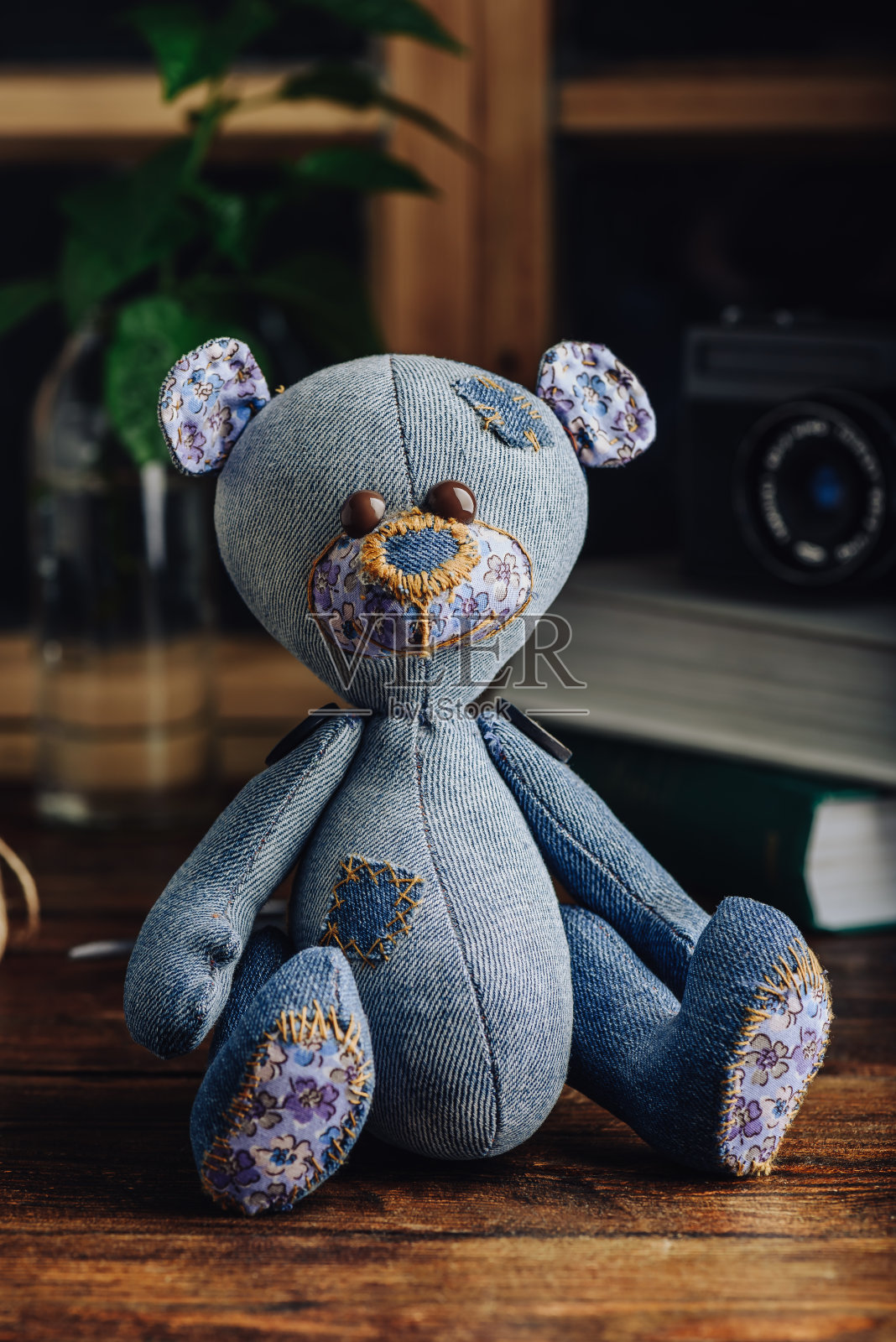 桌子上的手工熊照片摄影图片