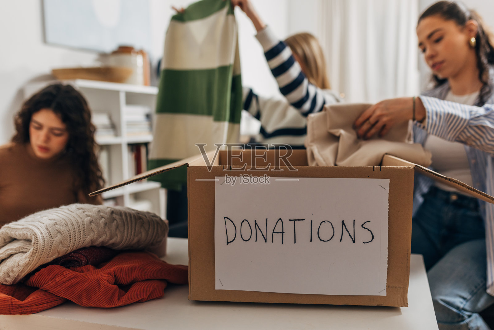 女学生在家照片摄影图片