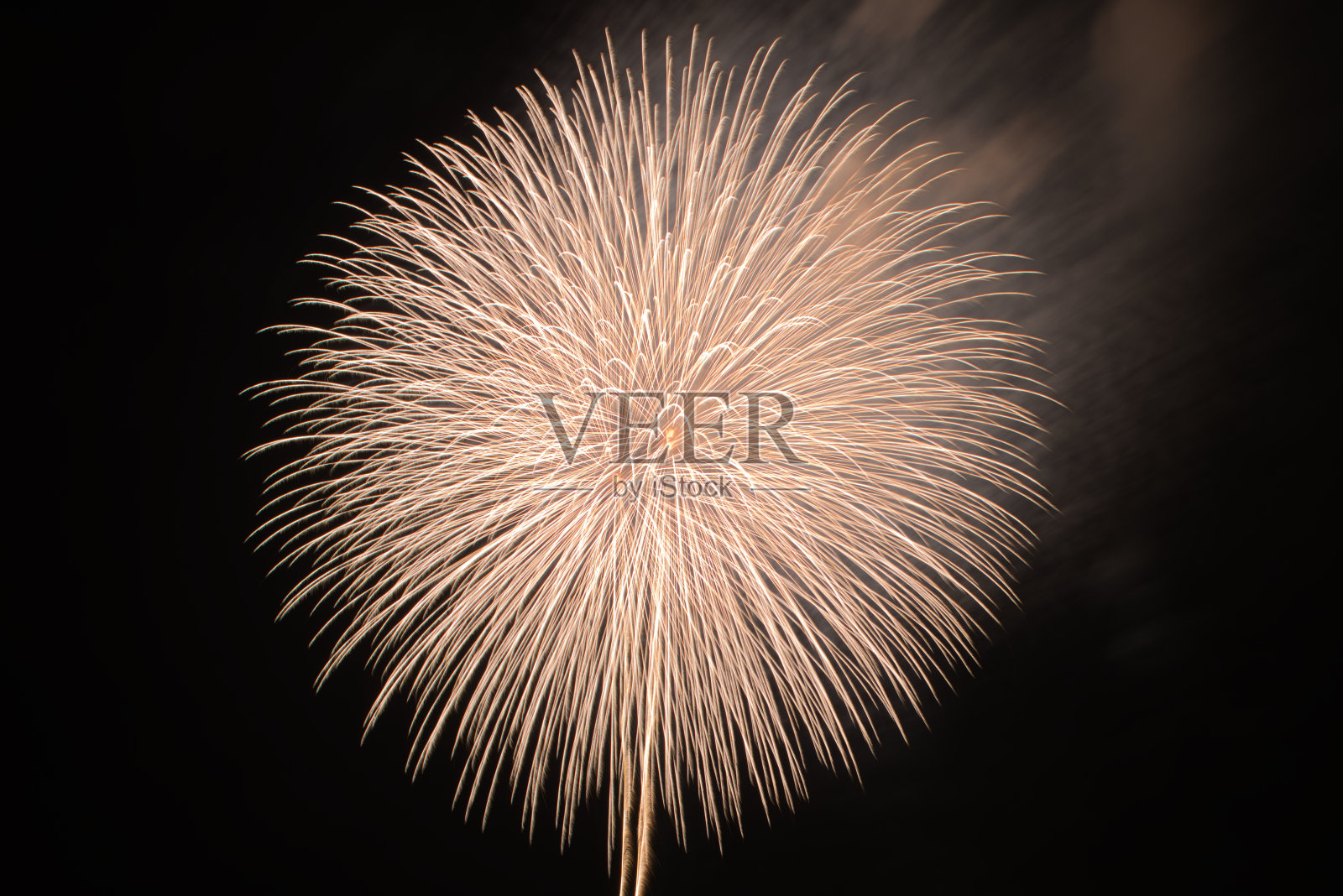 日本新潟市片凯市的烟花照片摄影图片