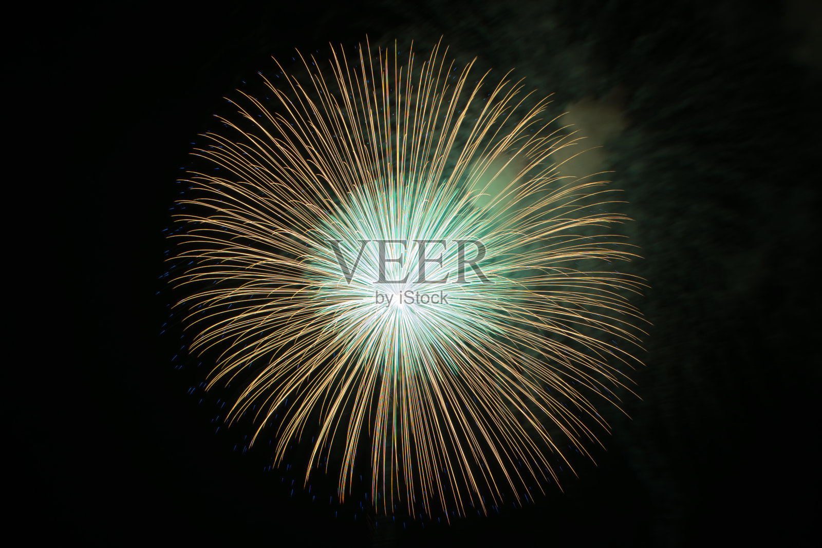 日本新潟市片凯市的烟花照片摄影图片