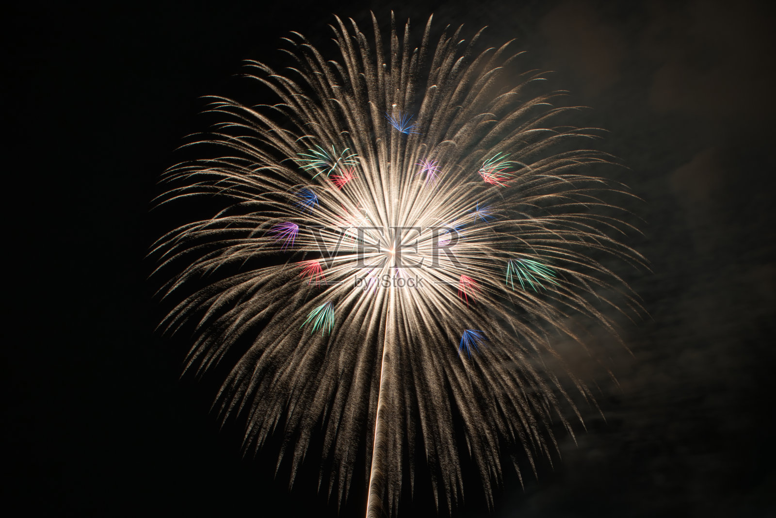 日本新潟市片凯市的烟花照片摄影图片