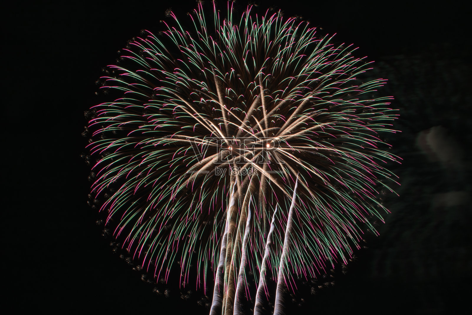 日本新潟市片凯市的烟花照片摄影图片