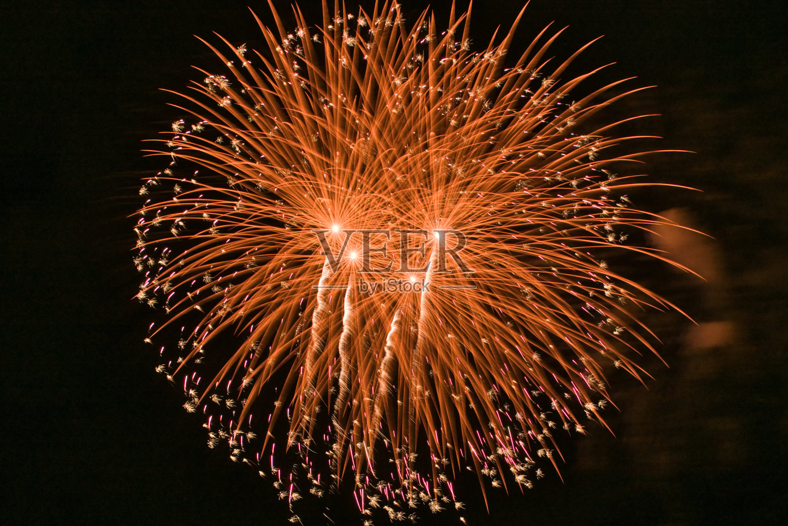 日本新潟市片凯市的烟花照片摄影图片