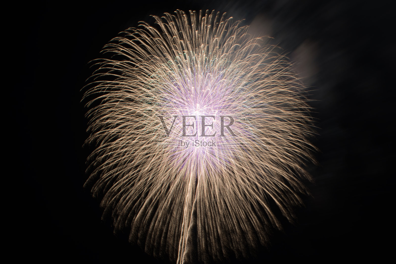 日本新潟市片凯市的烟花照片摄影图片