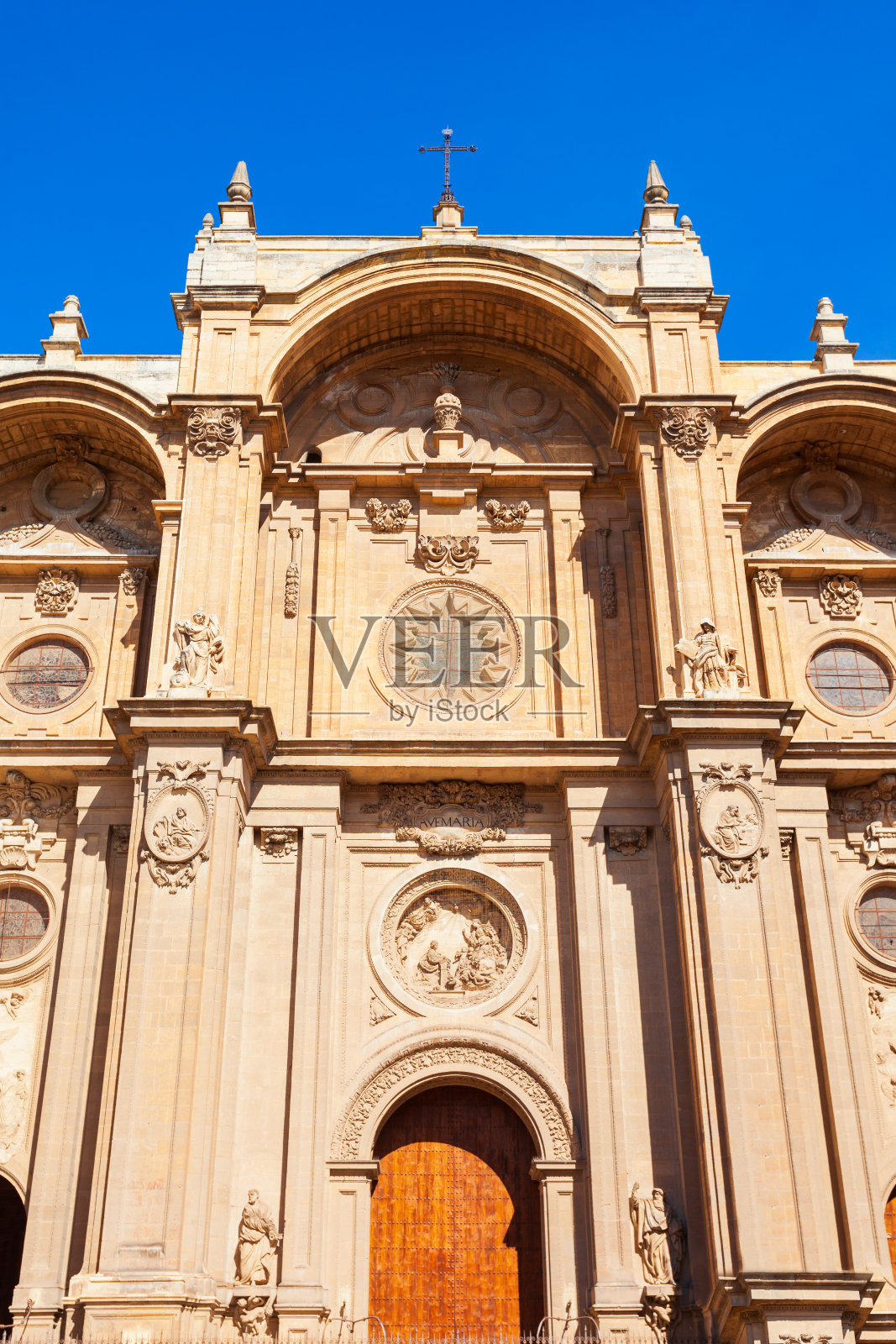 西班牙格拉纳达市中心的格拉纳达大教堂照片摄影图片