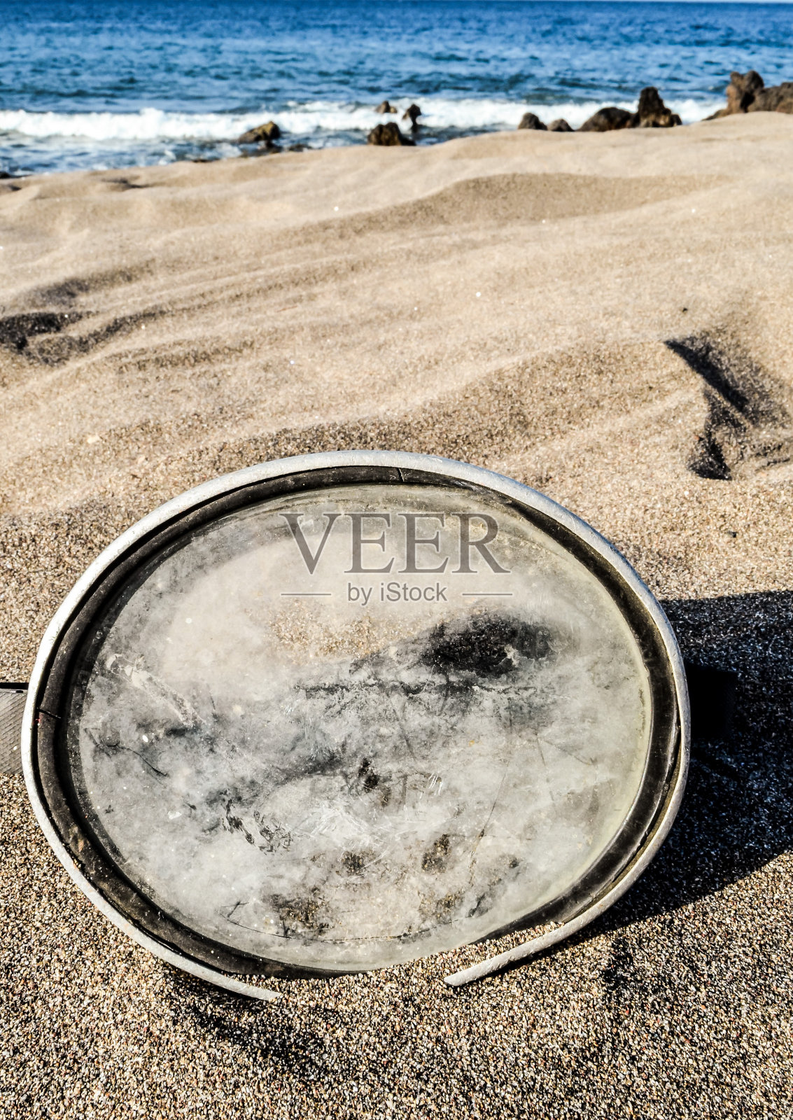沙滩上的潜水面具照片摄影图片