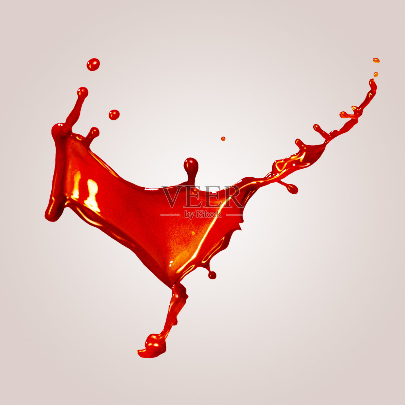 悬浮的红色飞溅和波浪与米色背景下降。液体涂料，爆色概念。现代设计的主要趋势照片摄影图片
