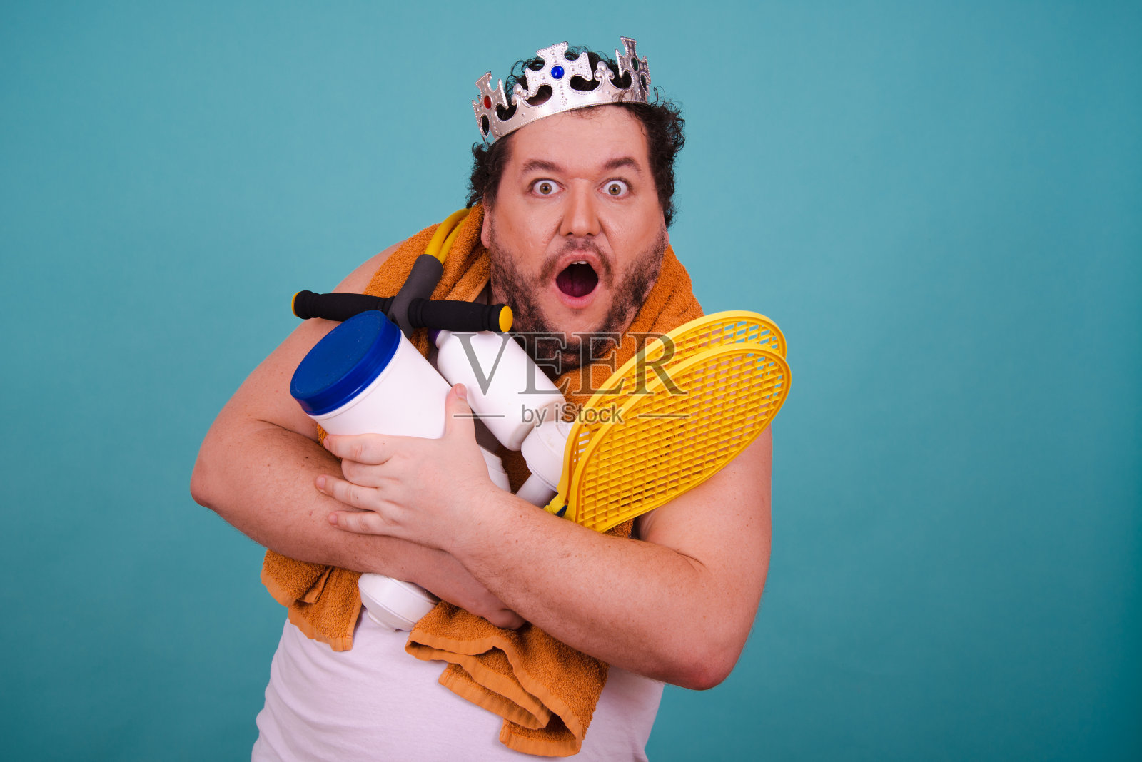 有趣的胖子喜欢运动，饮食合理。照片摄影图片