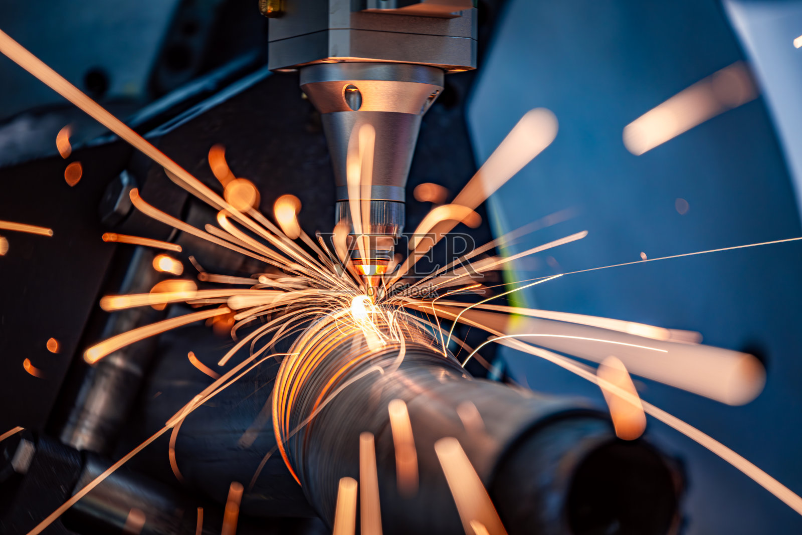 数控激光和气割金属，现代工业技术。照片摄影图片