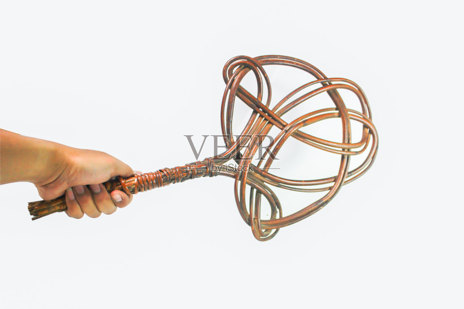 一个传统的床垫打蛋器，来自印度尼西亚，由藤条制成照片摄影图片