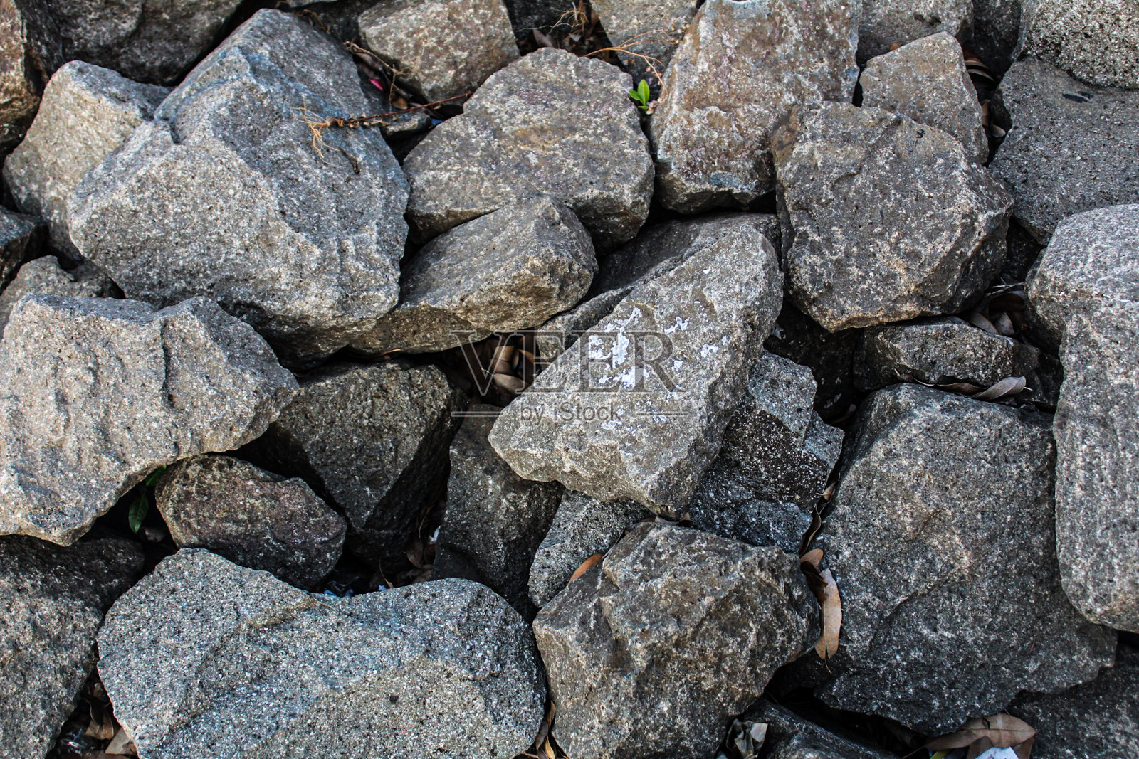 河石:一堆不规则分布的河石照片摄影图片