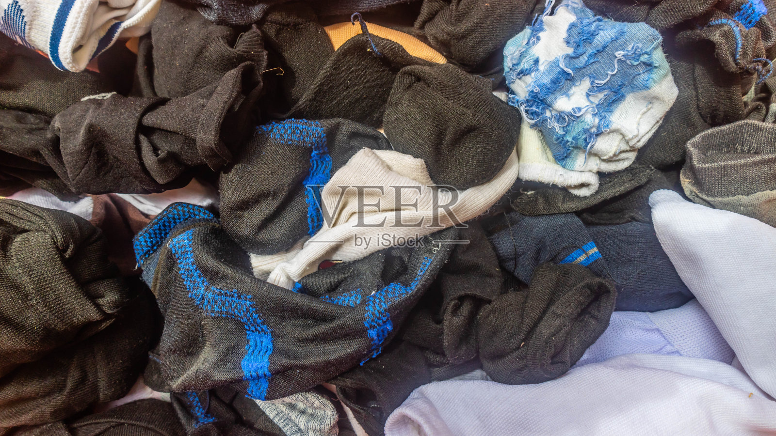 背景是一堆袜子照片摄影图片