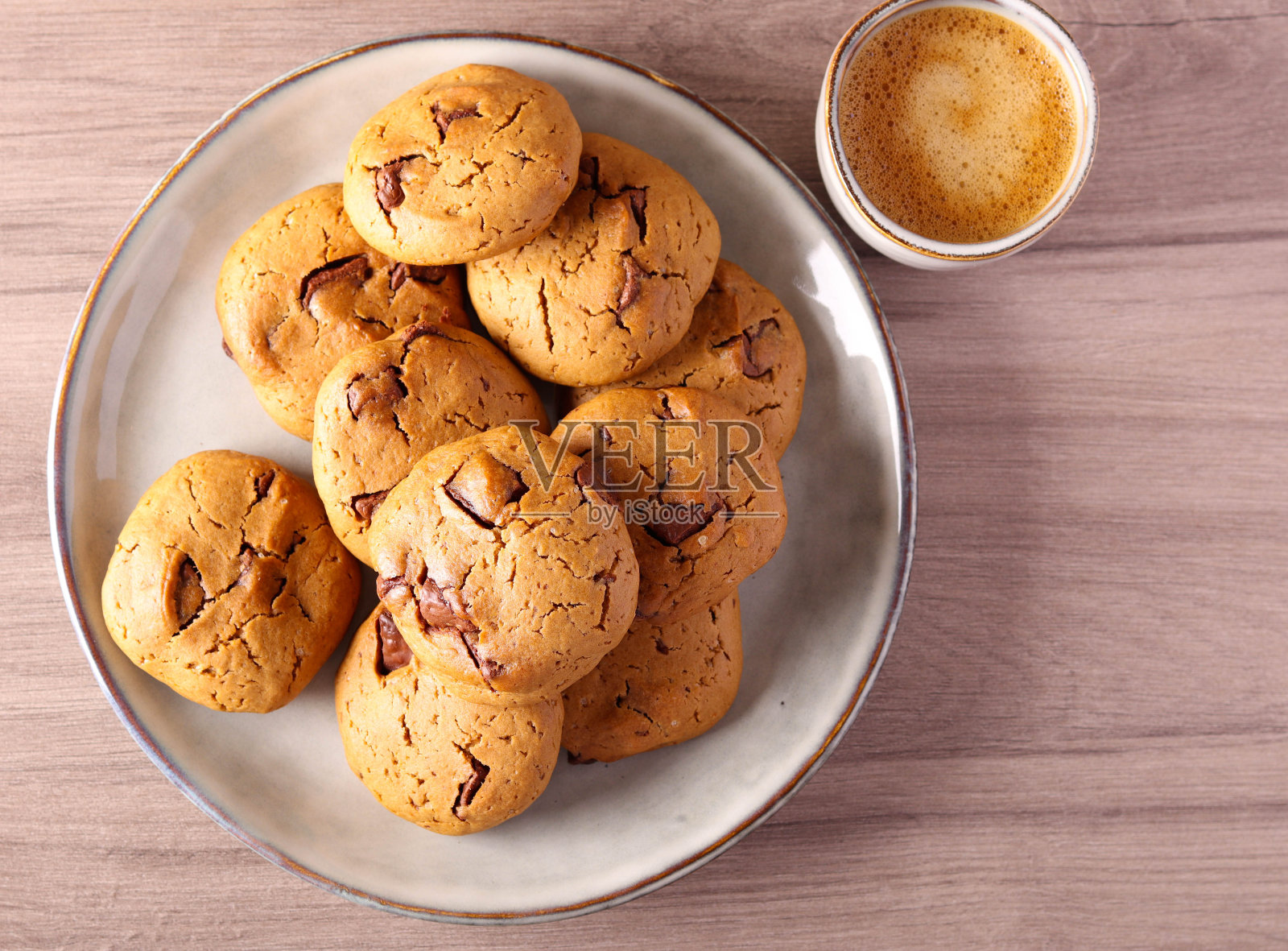 摩卡饼干配巧克力照片摄影图片