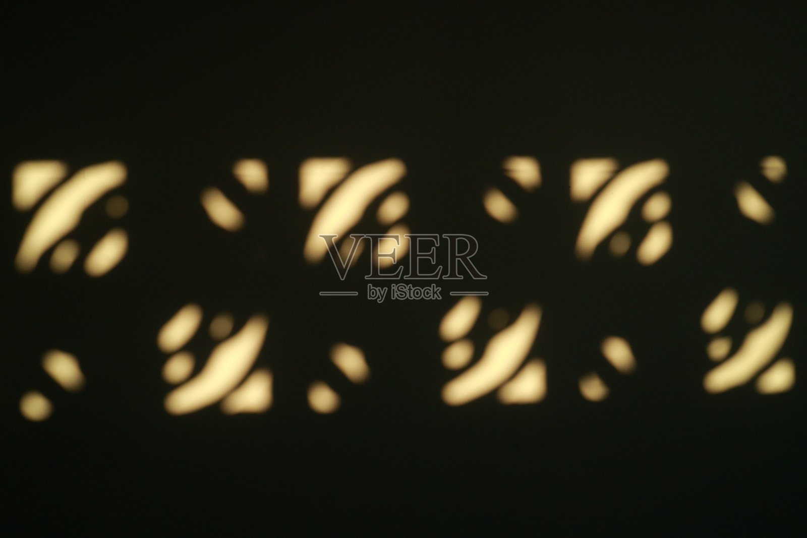 午后的阳光照在墙上照片摄影图片