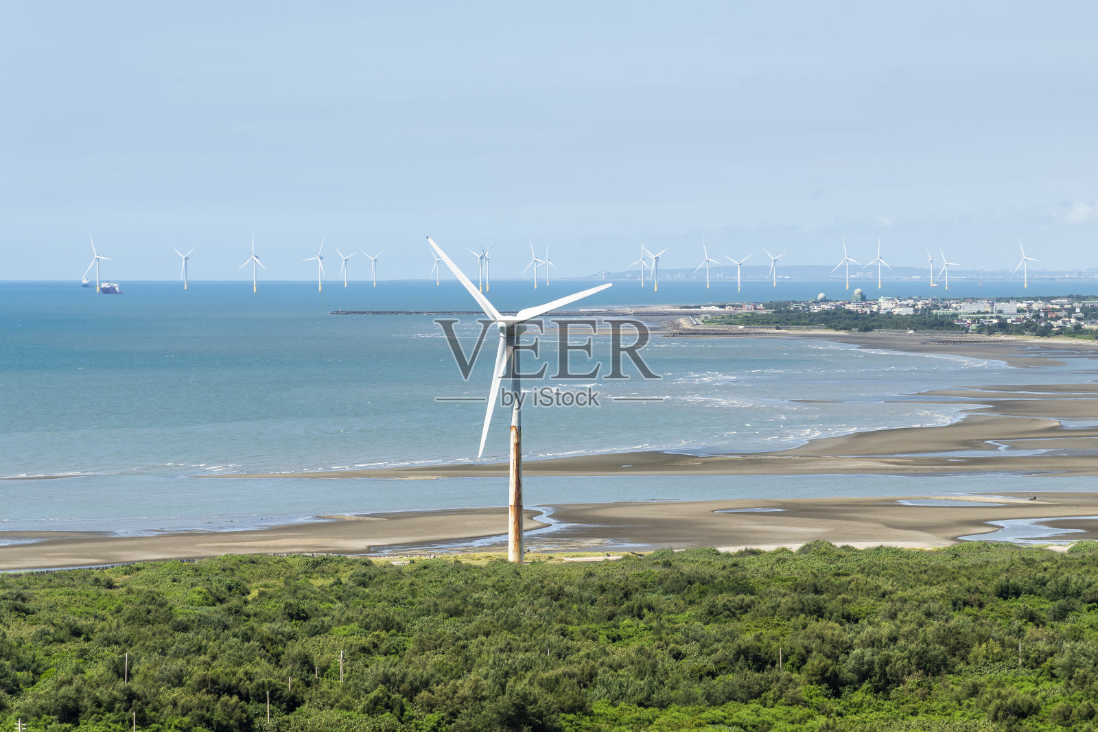台湾西海岸风力发电系统。照片摄影图片